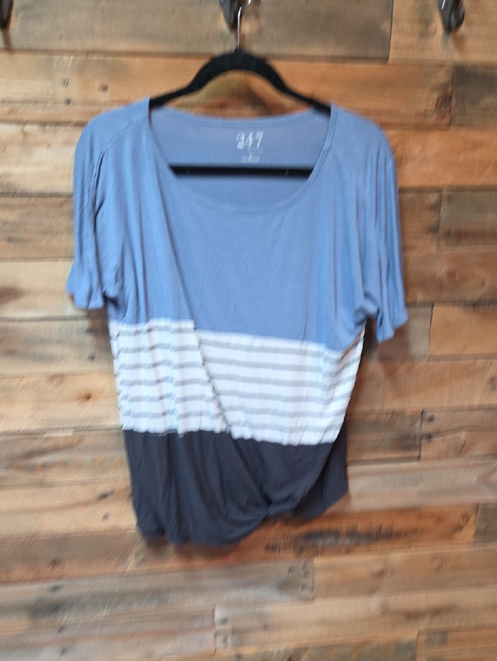 47 Colorblock Scoop Neck Tee in Blue, White & Gray